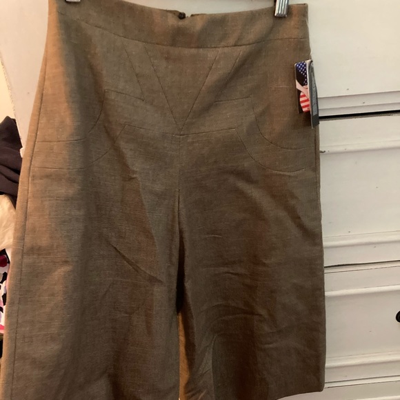 Formal capri pants - Picture 1 of 4